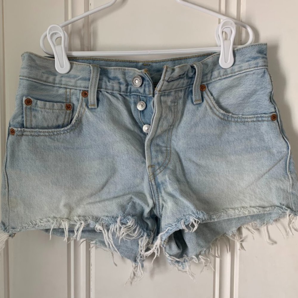 Light Wash Levis 501 Shorts - image 3
